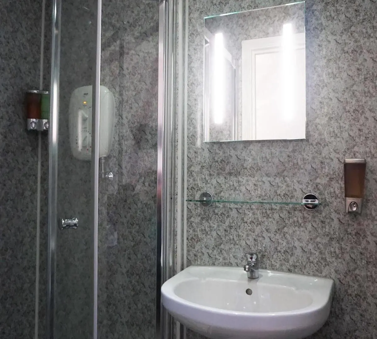Accommodation London Bridge Hotel