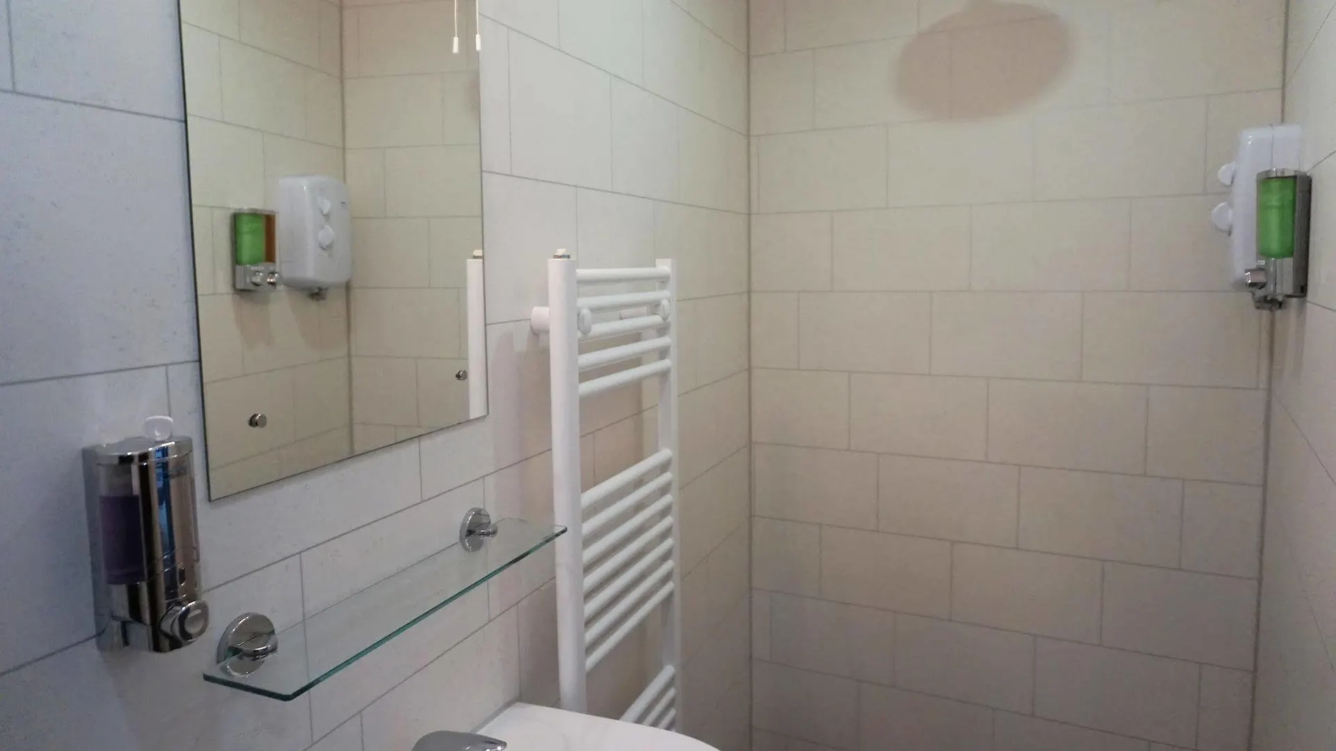 فندق أكوموديشن لندن بريدج